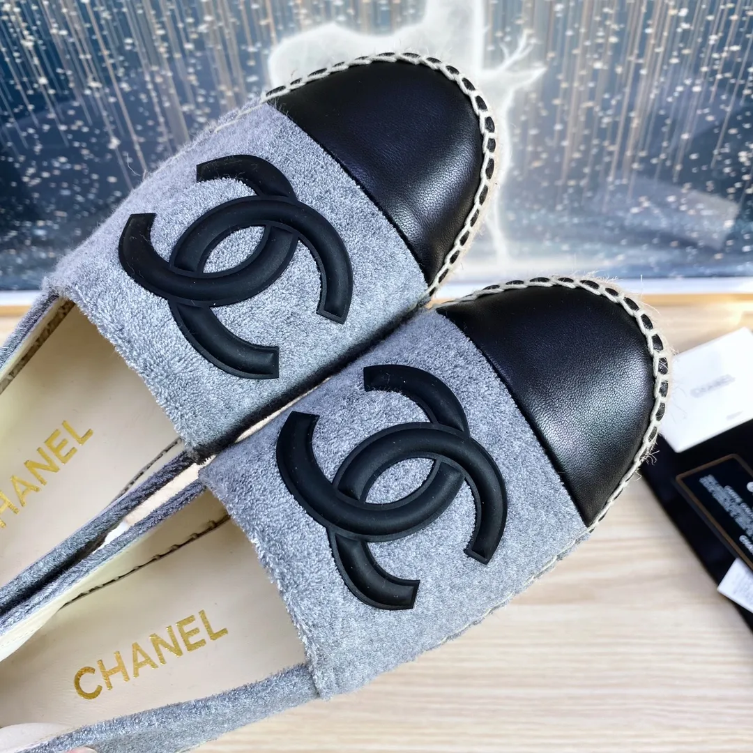 👟👟Ex-factory price 440👟👟 24s new color Chanel ✈️2023s spring and summer new fisherman shoes 😍😍Taikoo Hui purchased three pairs of original development 🐂🐂with purchasing white double-layer outer packaging 🤩Original one-to-one shipment ❗️❗️Code number: 34-42 (34 41 42 customized)